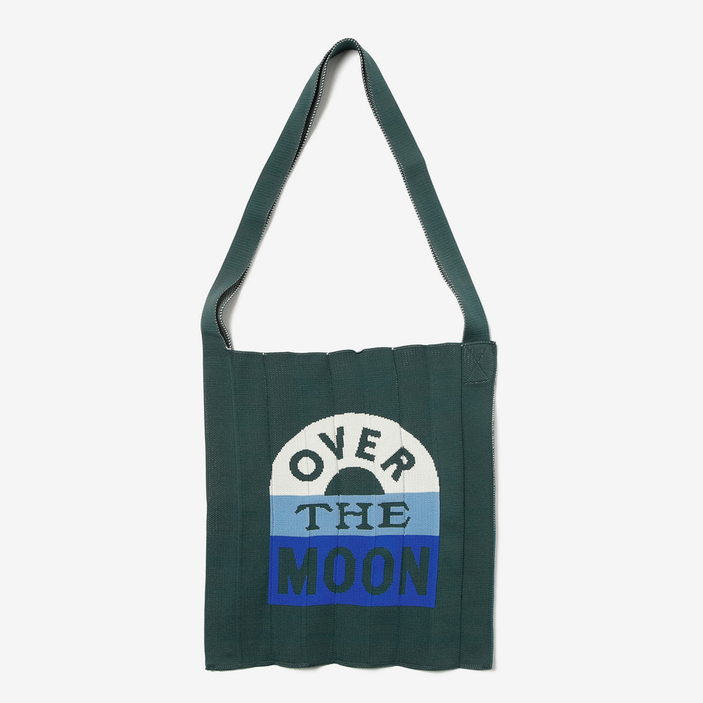 OVER THE MOON 詳細画像