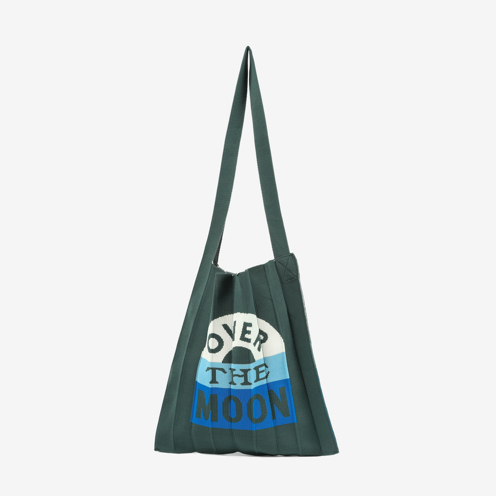 OVER THE MOON 詳細画像